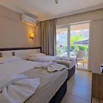 Moni Hotel *