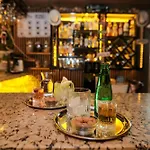 Moni Hotel