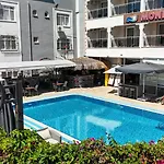 Moni Hotel